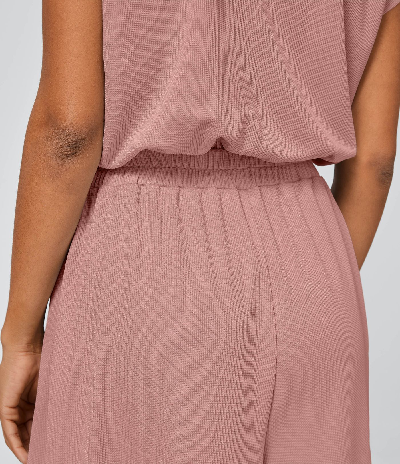 Combinaison Casual Col en V Jambes Large Plissée Manches Courtes Poche Latérale Gaufrée Fluide