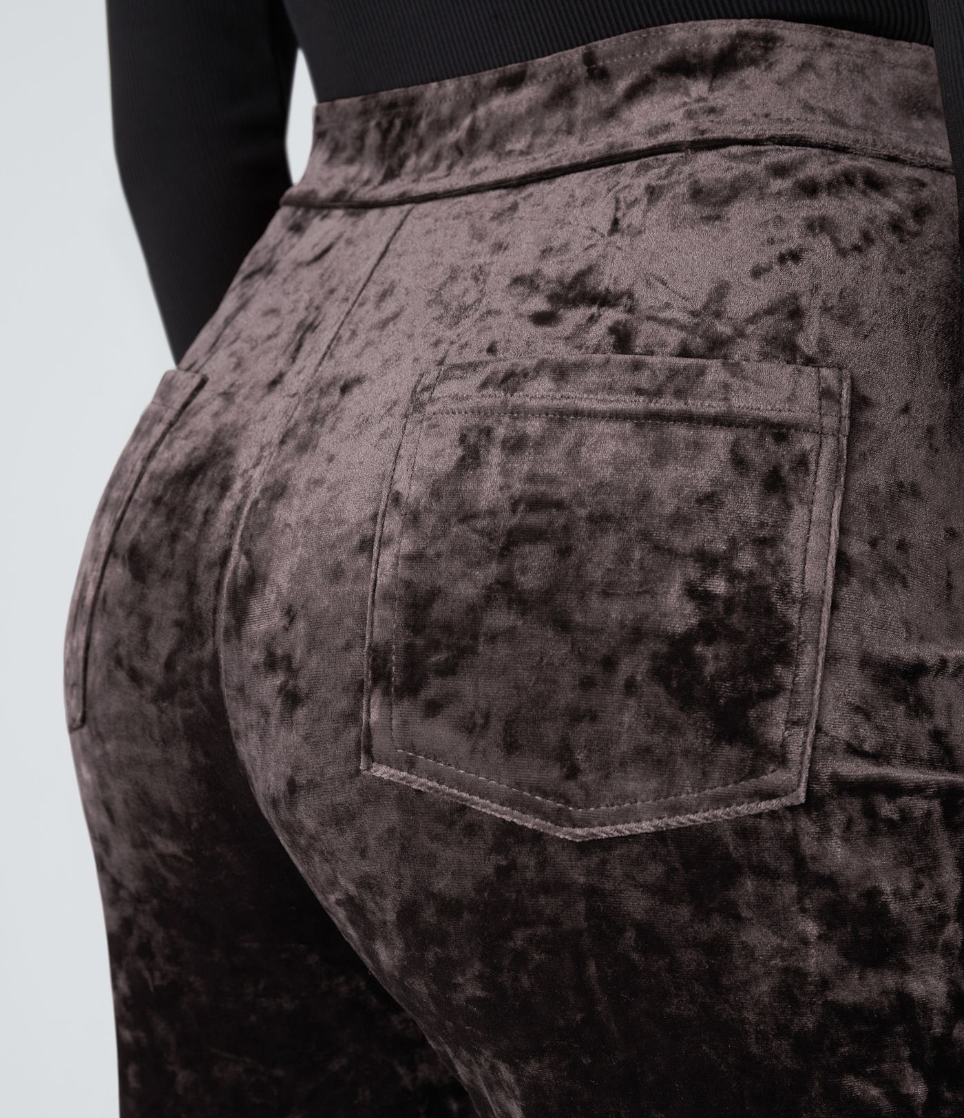 Pantalon en velours taille haute, coupe droite, avec poches et style décontracté