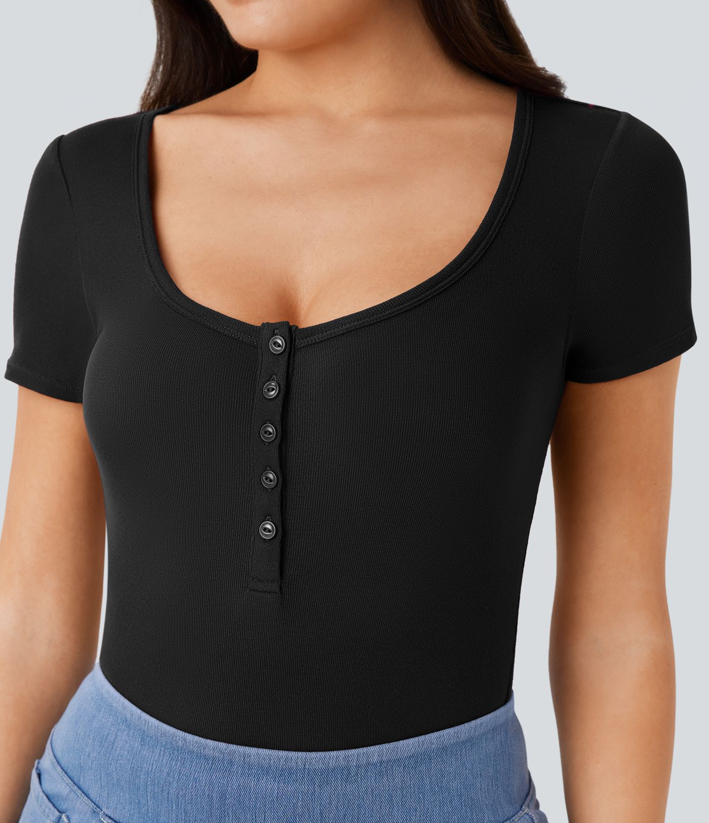 Haut décontracté côtelé près du corps à col tunisien et manches courtes