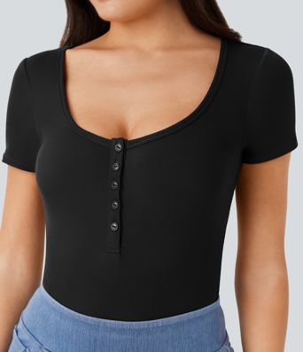 Haut décontracté côtelé près du corps à col tunisien et manches courtes