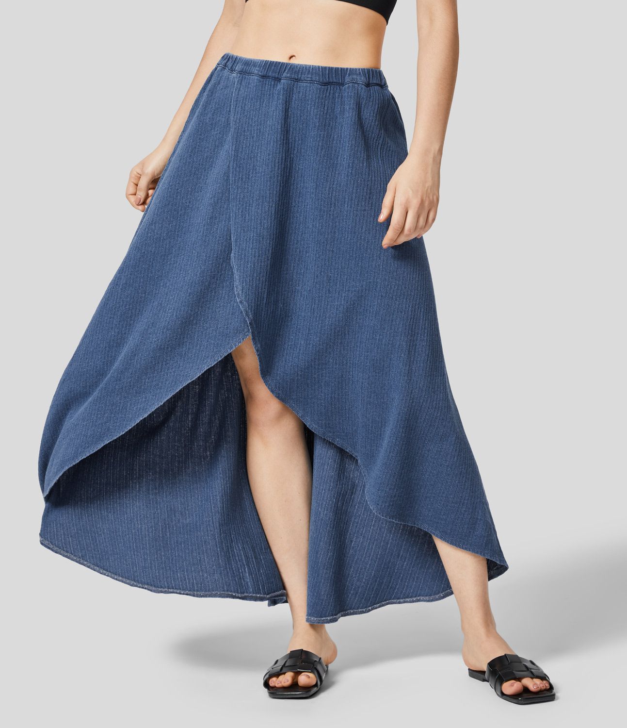 Halara Flex™ Vidēja garuma džinsa svārki no elastīga adīta džinsa ar vidēju jostas līmeni un augstu-zemu dizainu