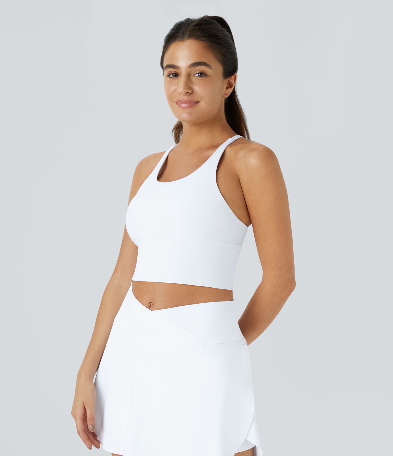 Rückenfreier, Yoga-Sport-BH mit leichtem Support, überkreuzten Trägern und U-Ausschnitt