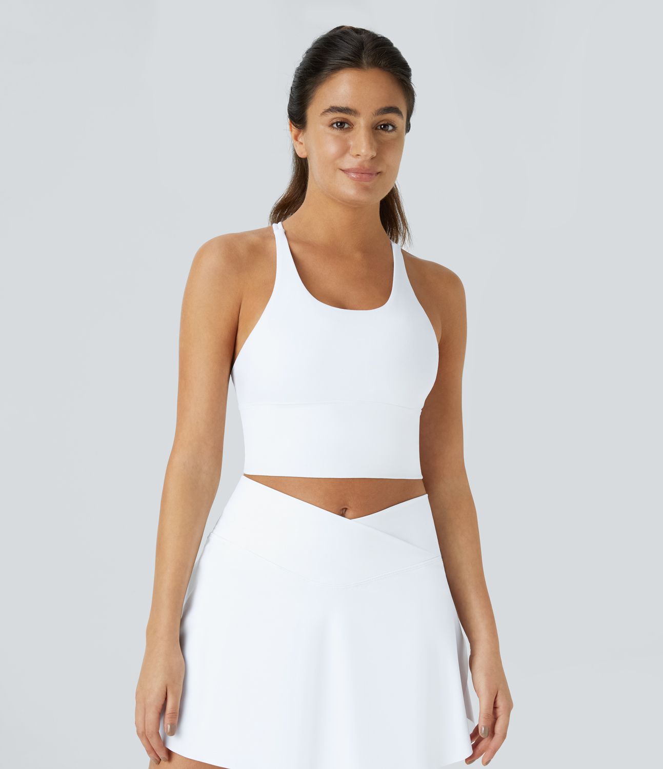 Rückenfreier, Yoga-Sport-BH mit leichtem Support, überkreuzten Trägern und U-Ausschnitt