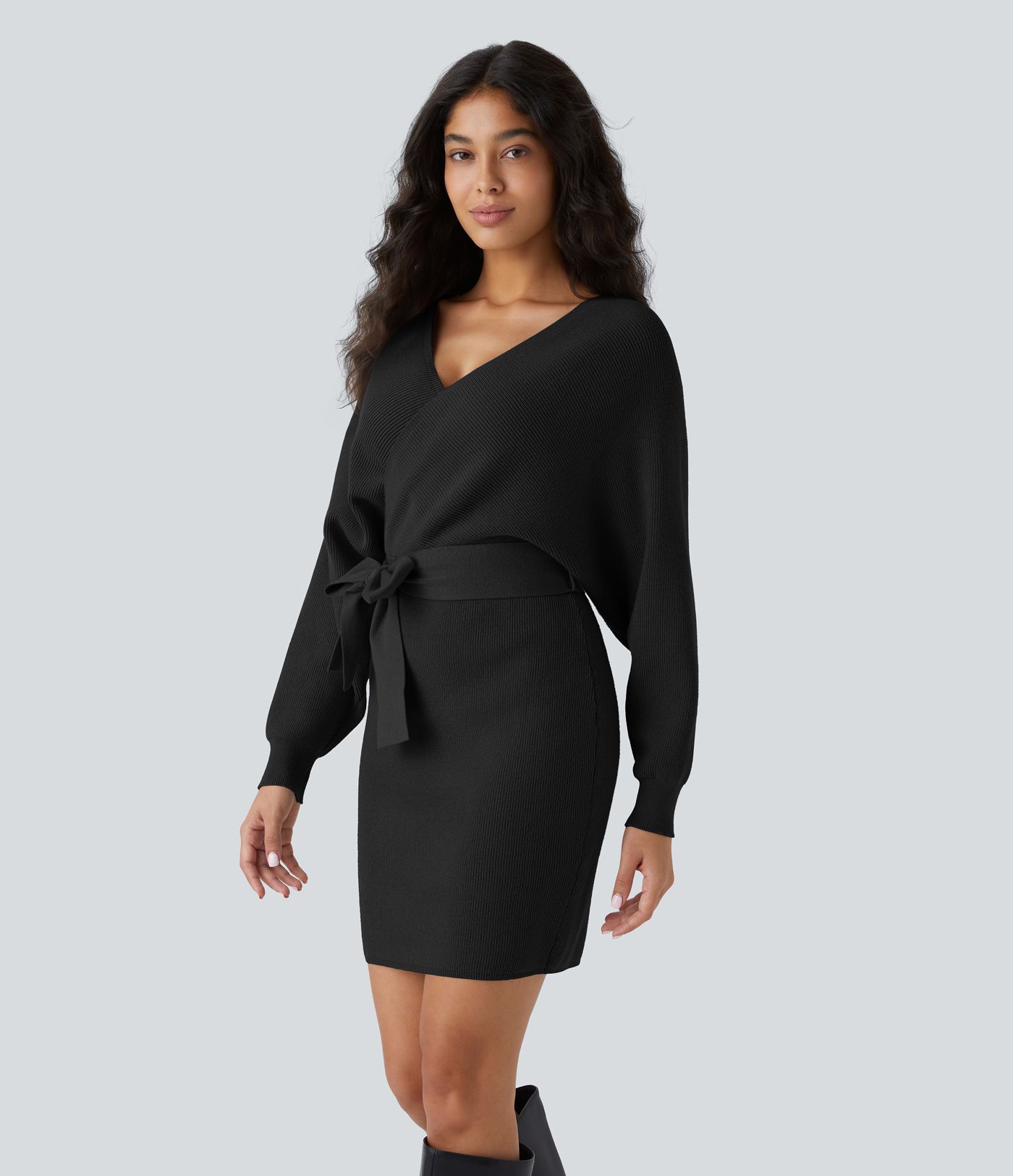 Lässiges Crossover-Mini-Pulloverkleid mit V-Ausschnitt, Fledermausärmeln und Gürtel