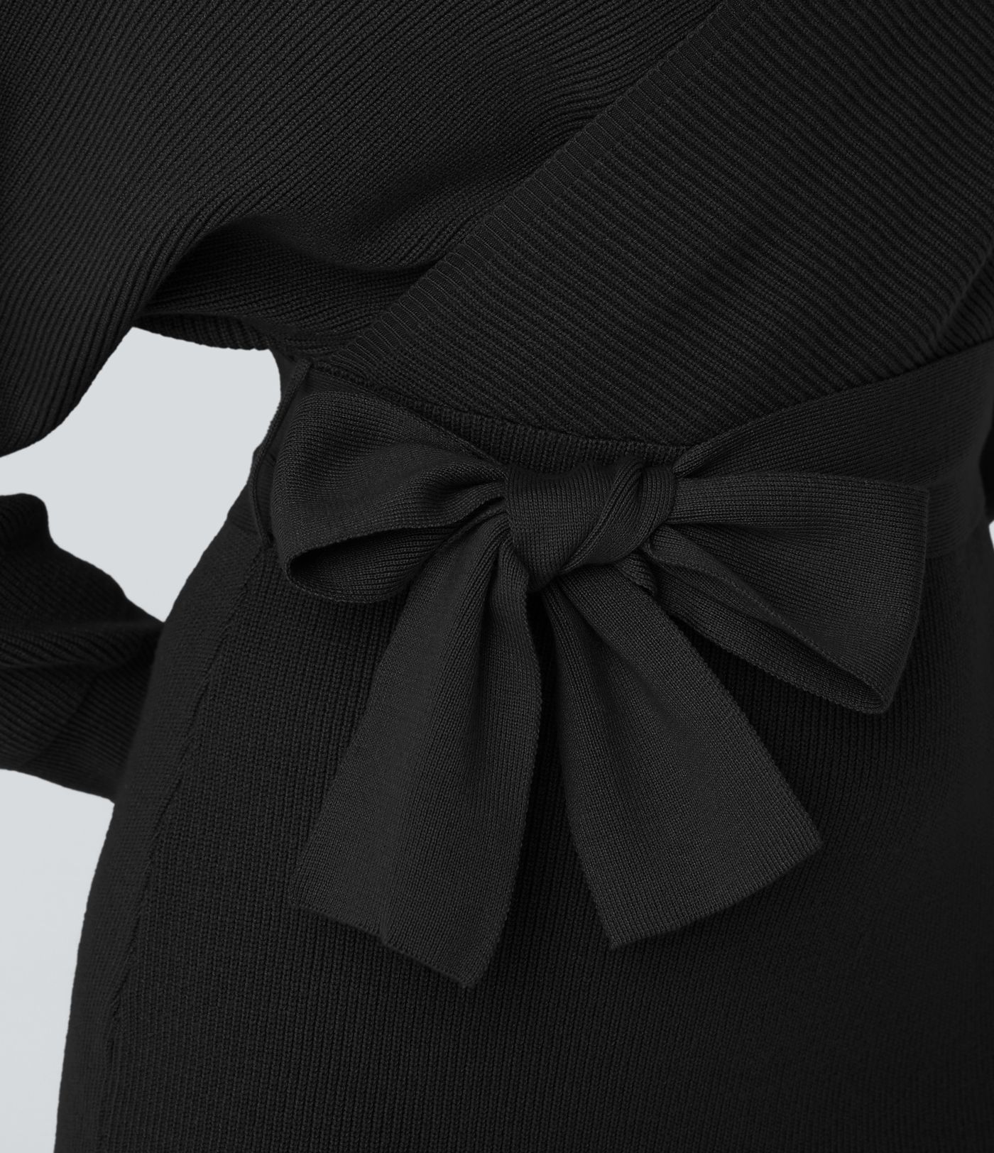 Lässiges Crossover-Mini-Pulloverkleid mit V-Ausschnitt, Fledermausärmeln und Gürtel