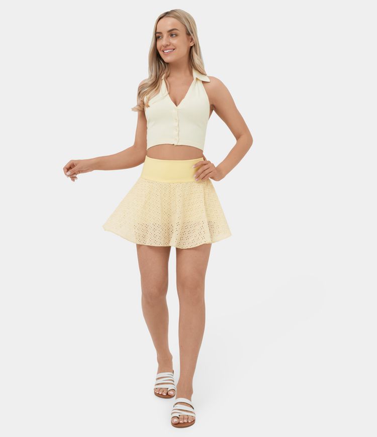 Falda casual de corte mini y acampanada con jacquard y corte lateral, con cintura alta y bolsillos laterales.