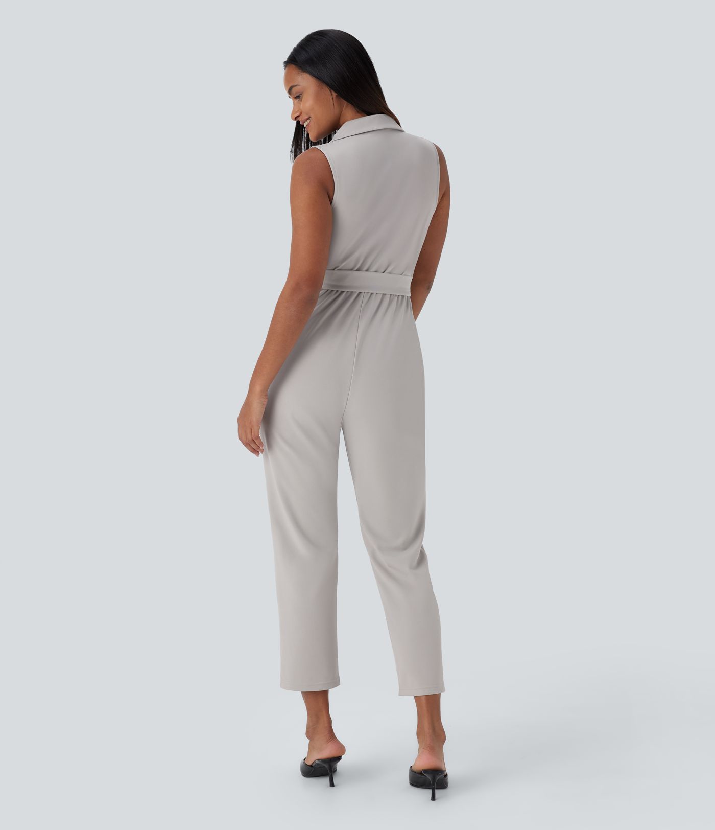 SculptKnit - Ärmelloser, schmal zulaufender Arbeits-Jumpsuit mit Gürtel und Seitentaschen