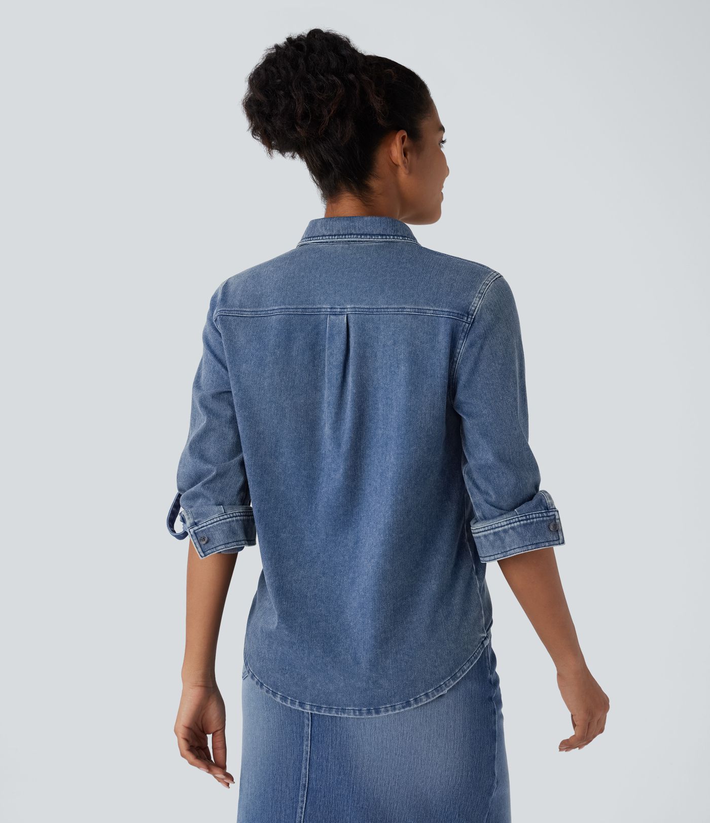 Camisa Halara Flex™ Denim mezclilla elástico tacto fresco bolsillo pecho botón manga larga cuello