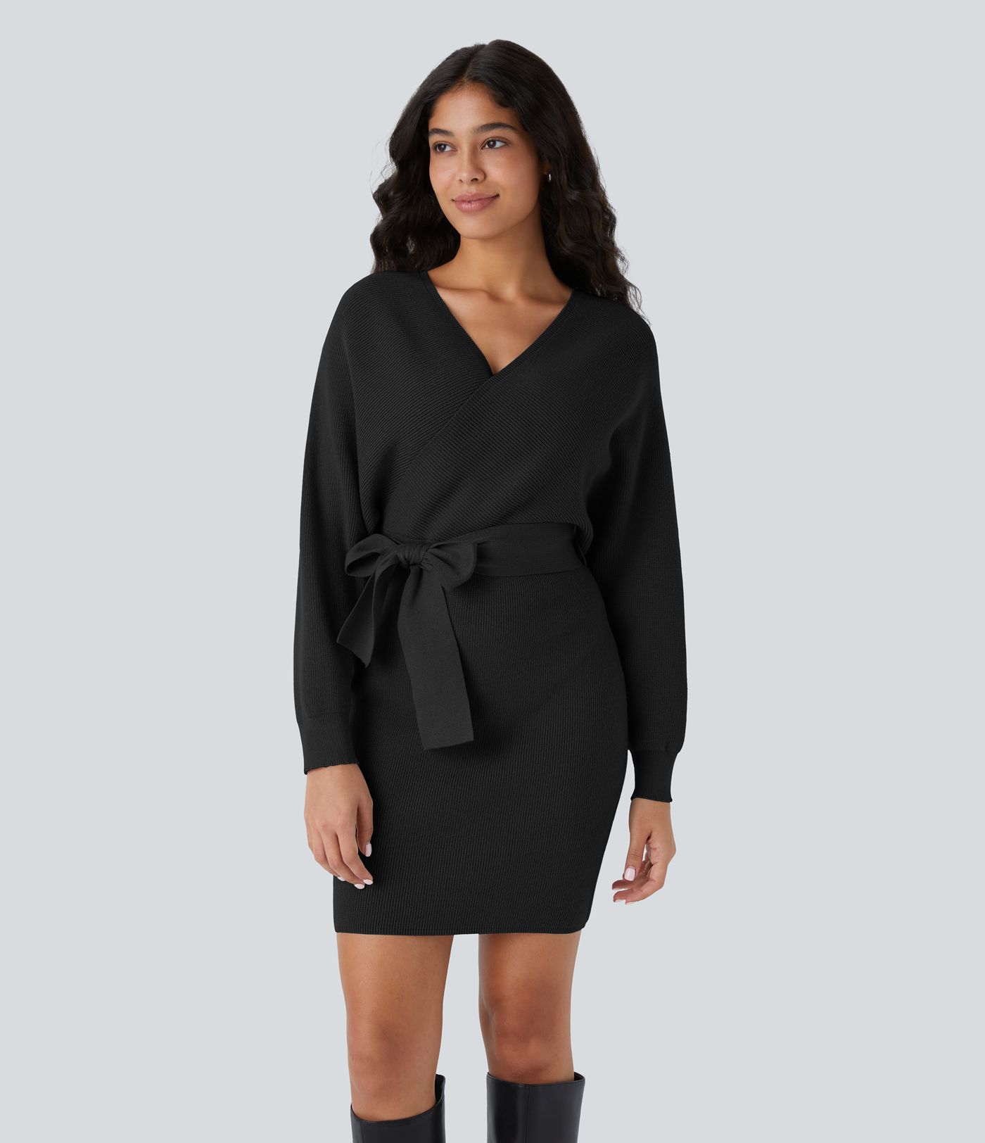 Lässiges Crossover-Mini-Pulloverkleid mit V-Ausschnitt, Fledermausärmeln und Gürtel