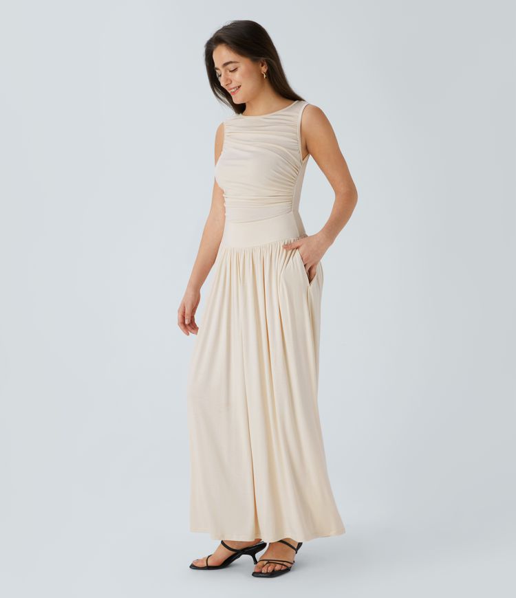 Casual maxi dress with boat neckline, asymmetrical straps, gathered sides and pockets