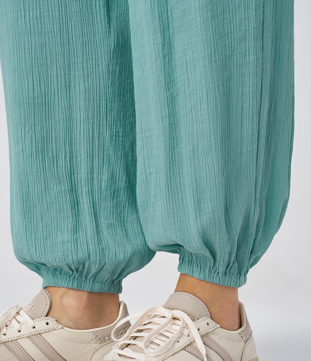 Pleated, relaxed jogger jumpsuit with V-neck, keyhole back, short sleeves, drawstring and side pockets