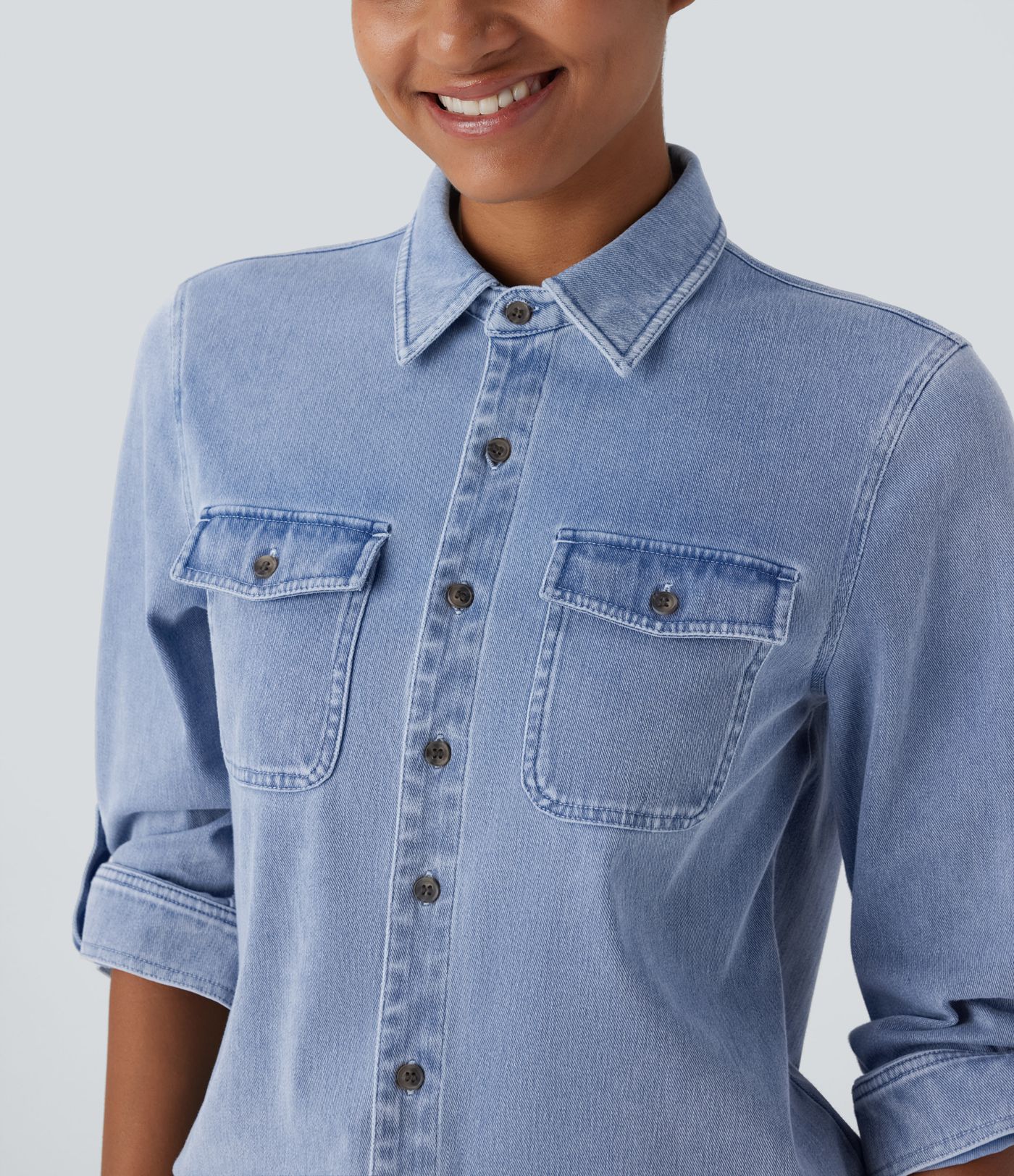 Halara Flex™ Freizeithemd aus dehnbarem Strick-Denim mit Kragen, langen Ärmeln, Brusttasche und Knopf