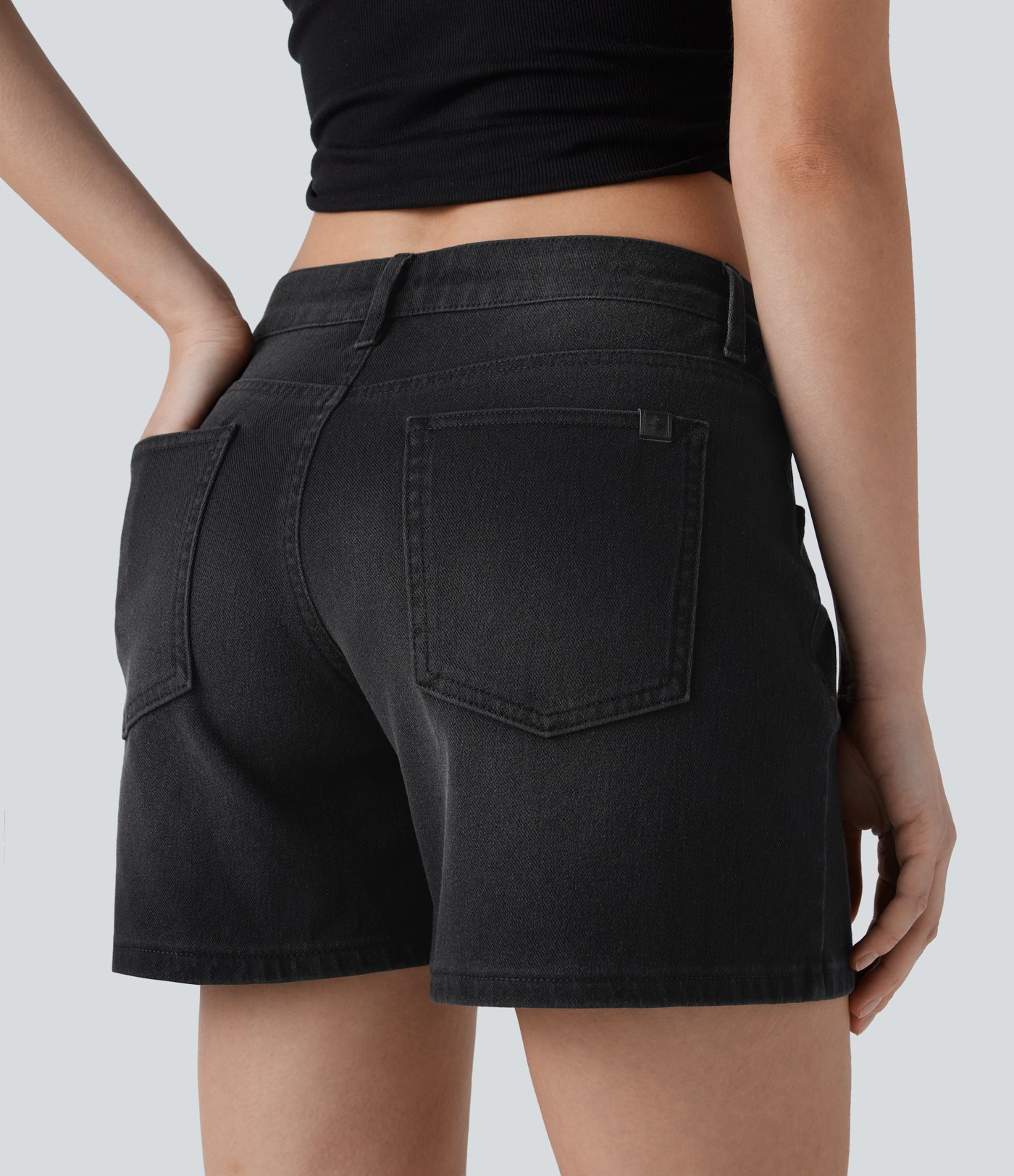 Halara Flex™ Asimetriški žemi džinsiniai laisvalaikio šortai su kišenėmis