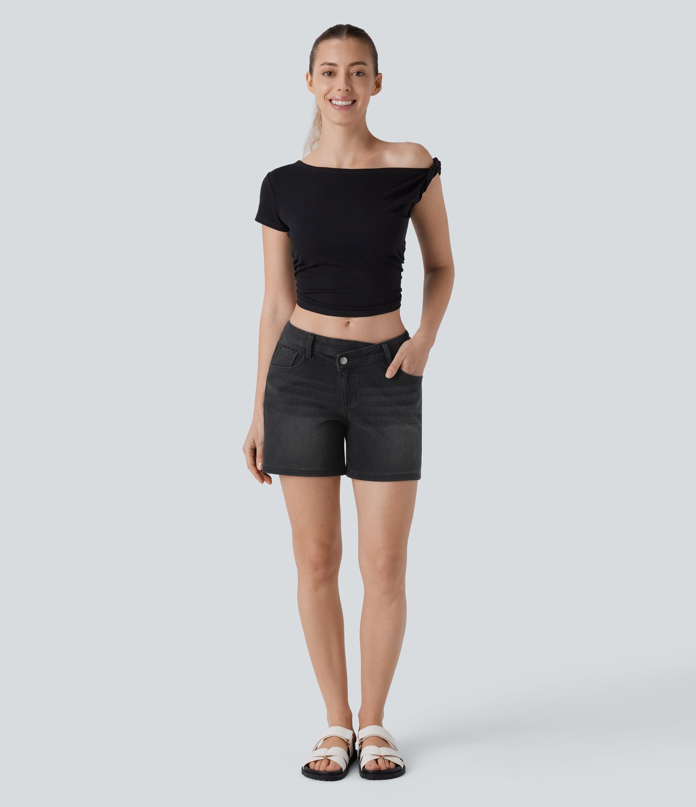 Halara Flex™ Asimetriški žemi džinsiniai laisvalaikio šortai su kišenėmis