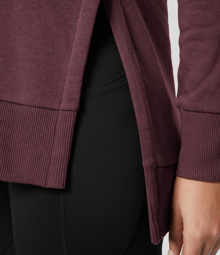 Casual cotton sweatshirt with round neck and side slit