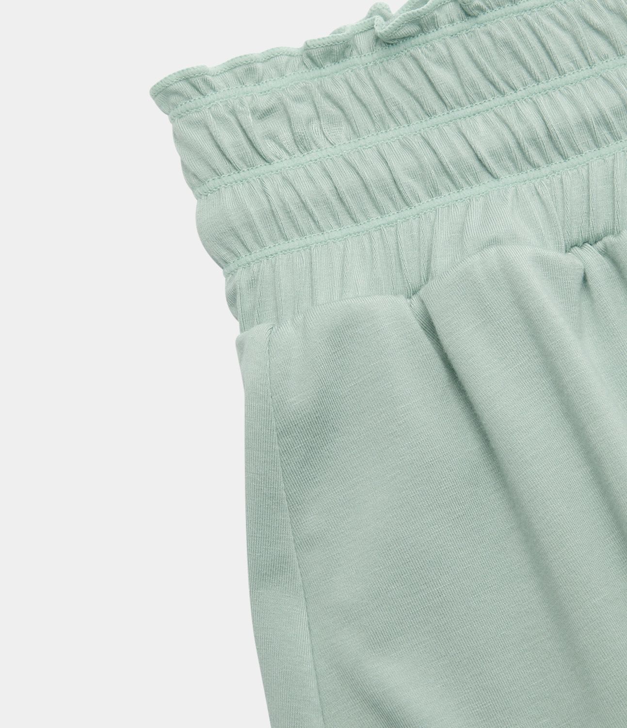 Shorts casuais de 3" com babados, cintura alta, elástico, cordão, corte fluido e estilo empilhado