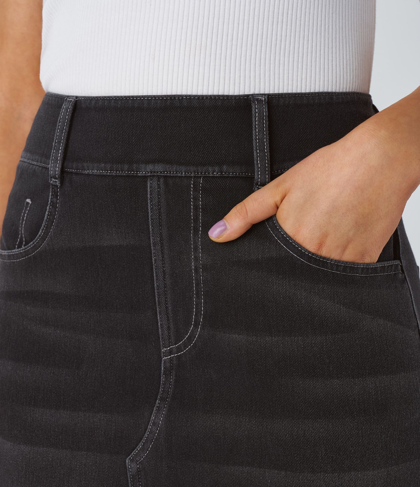 Halara Flex™ midi sukně z praného džínového materiálu s vysokým pasem a kapsami, volnočasový střih