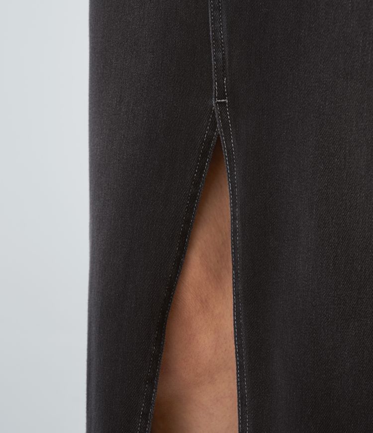 Halara Flex™ midi sukně z praného džínového materiálu s vysokým pasem a kapsami, volnočasový střih