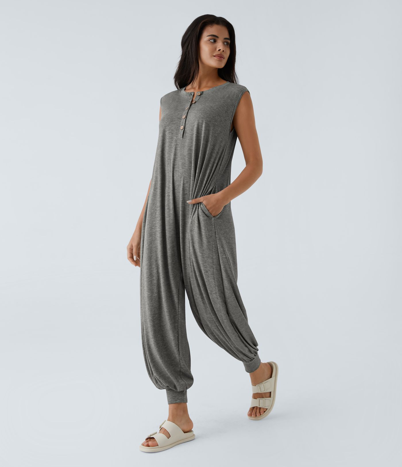 Jumpsuit ohne Ärmel mit Henley-Kragen und seitlicher Tasche