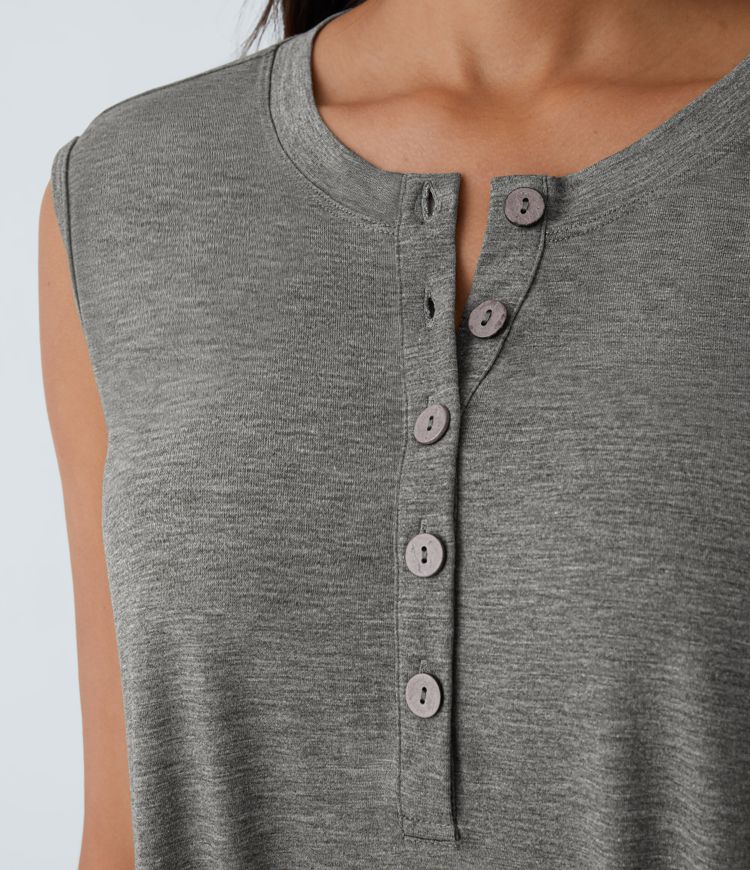 Jumpsuit ohne Ärmel mit Henley-Kragen und seitlicher Tasche