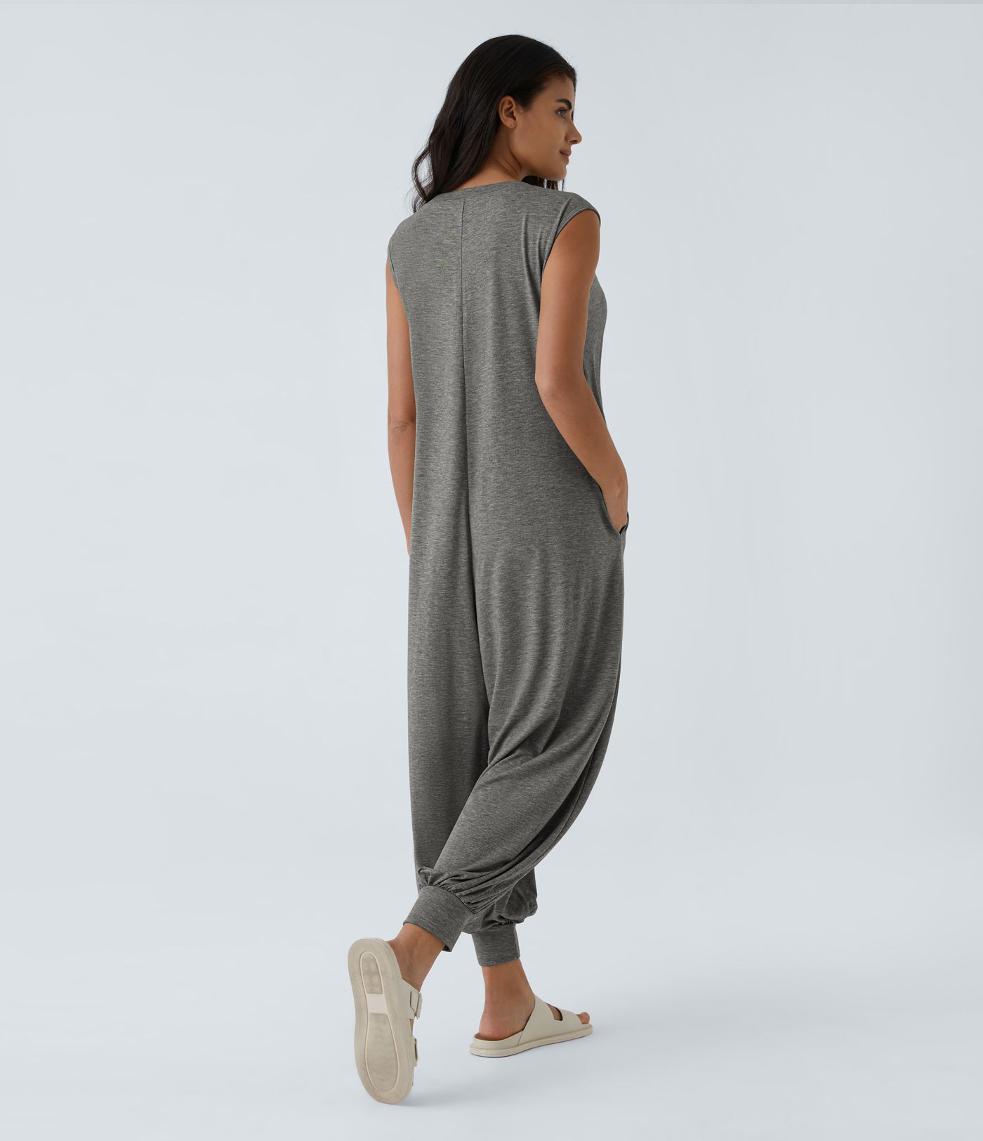 Jumpsuit ohne Ärmel mit Henley-Kragen und seitlicher Tasche