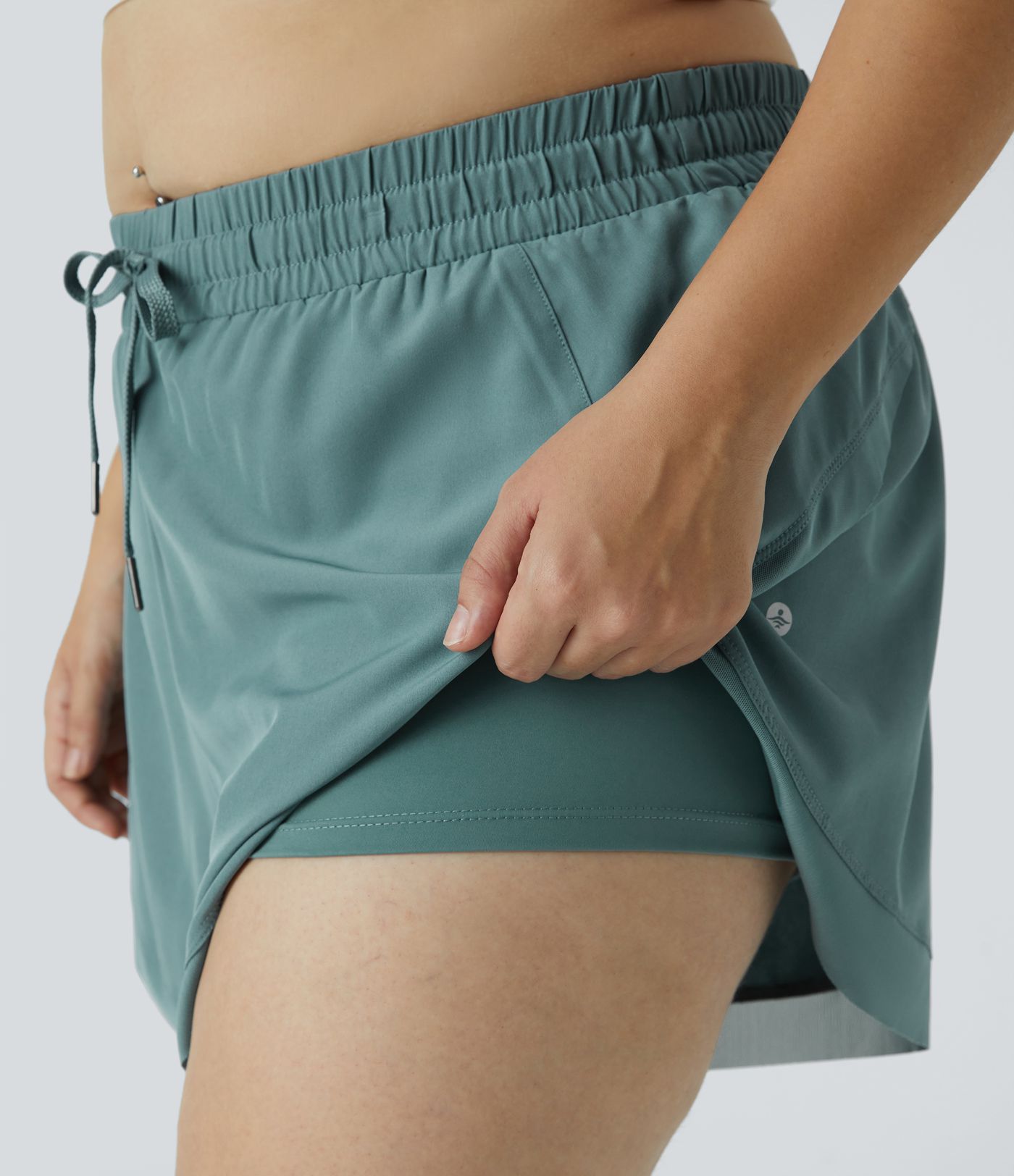 Drawstring Contrast Mesh 2-in-1 Plus Size Shorts 4"