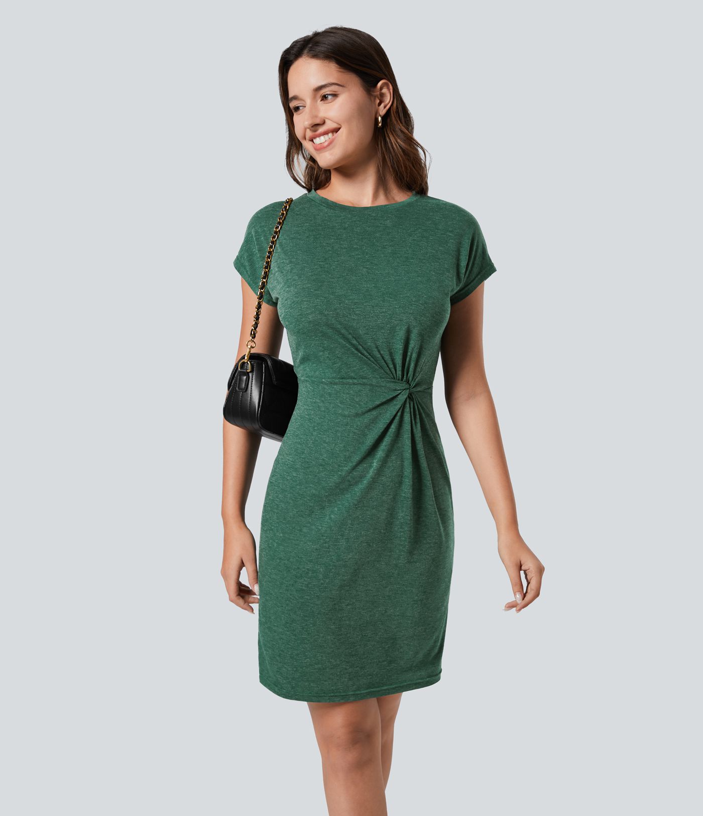 Mini vestido plisado torcido manga corta cuello redondo