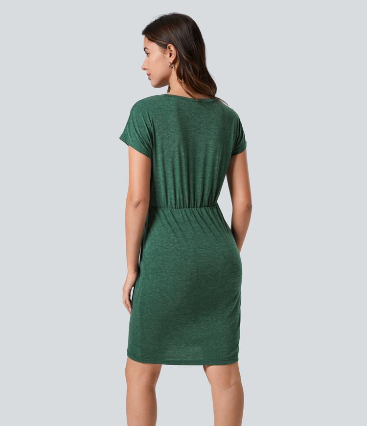 Mini vestido plisado torcido manga corta cuello redondo