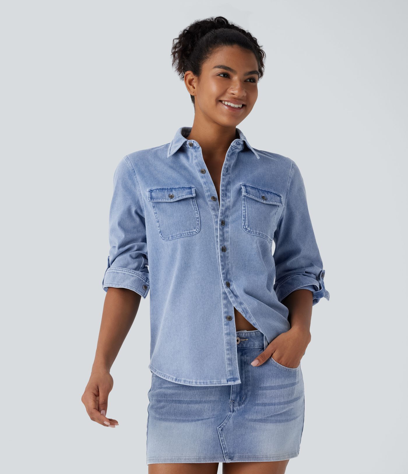 Halara Flex™ Freizeithemd aus dehnbarem Strick-Denim mit Kragen, langen Ärmeln, Brusttasche und Knopf