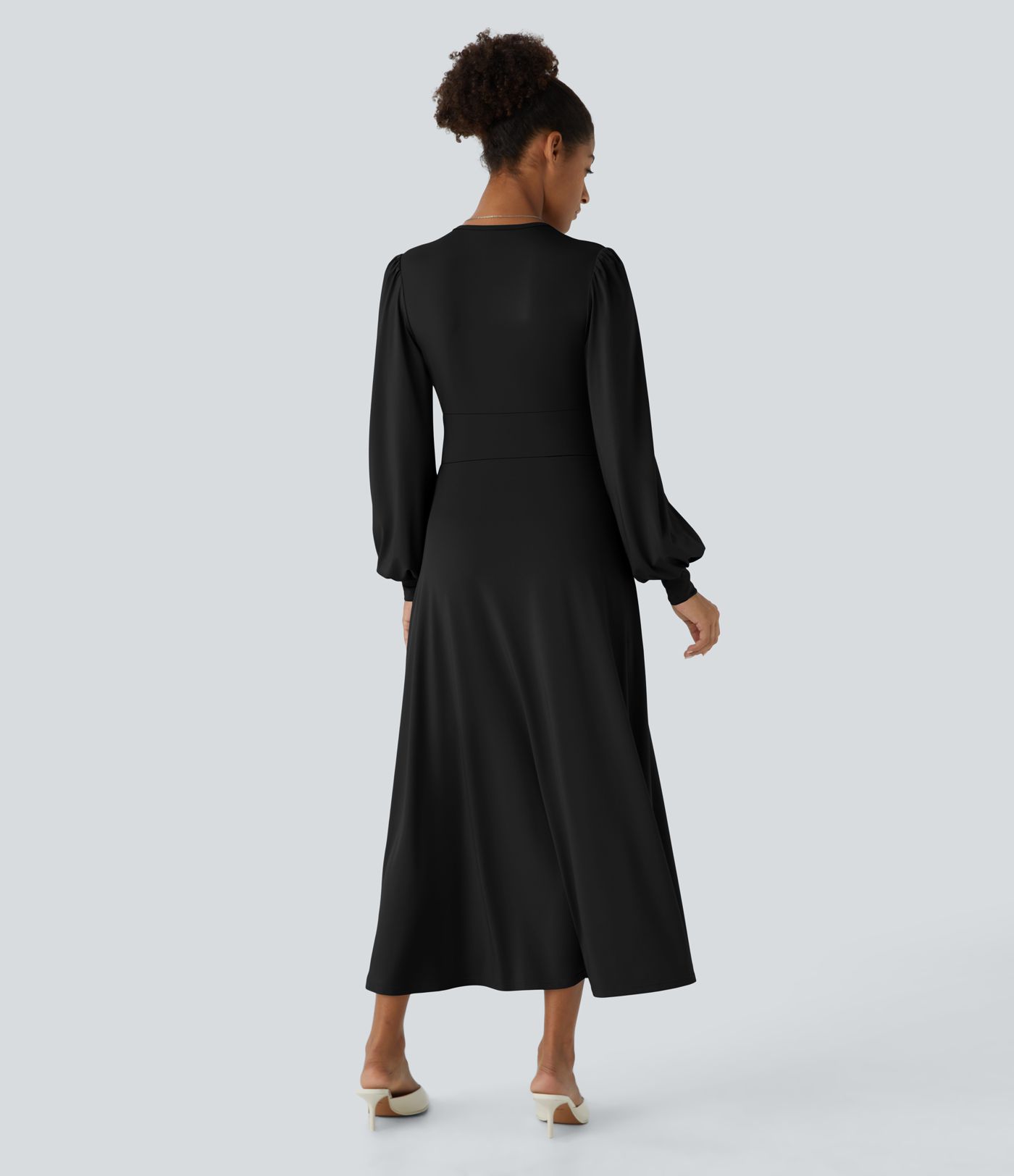 Lässiges Midikleid mit V-Ausschnitt, dekorativen Puffärmeln und Knopfleiste