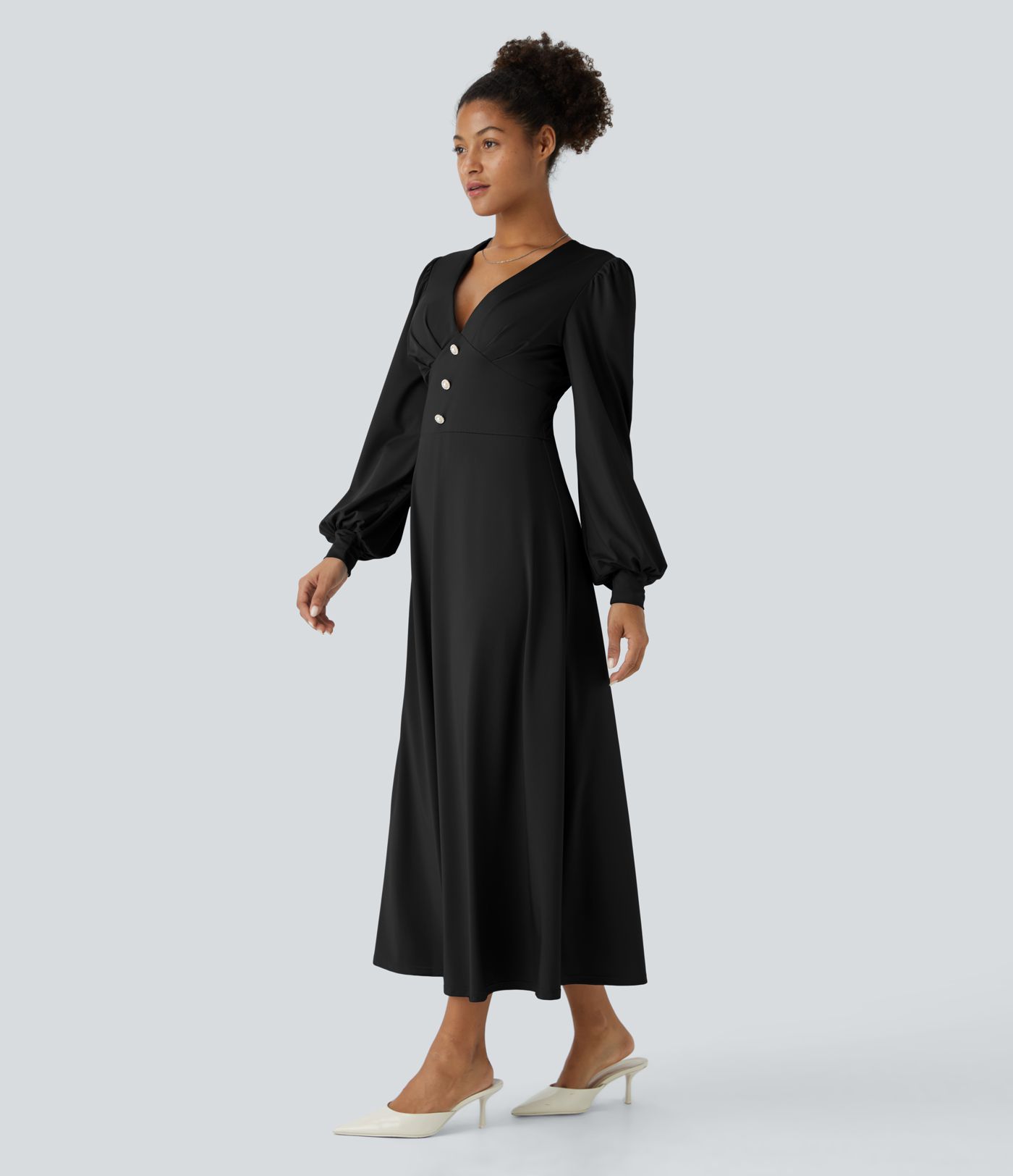 Lässiges Midikleid mit V-Ausschnitt, dekorativen Puffärmeln und Knopfleiste