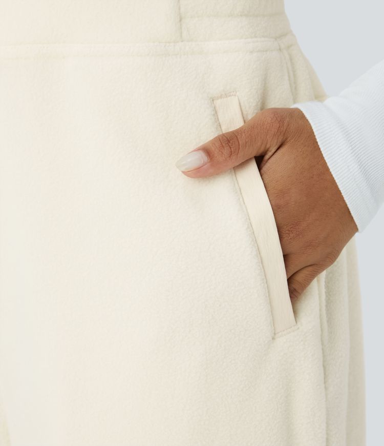 Salopette décontractée en polaire à bretelles ajustables et poches multiples