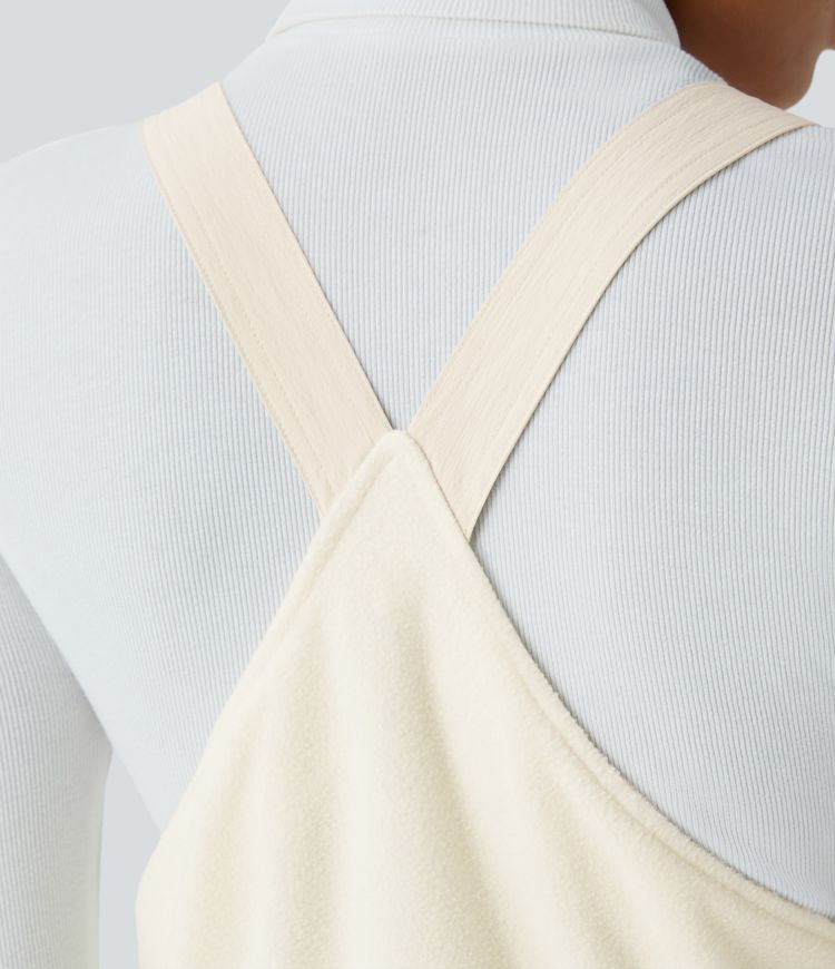 Salopette décontractée en polaire à bretelles ajustables et poches multiples