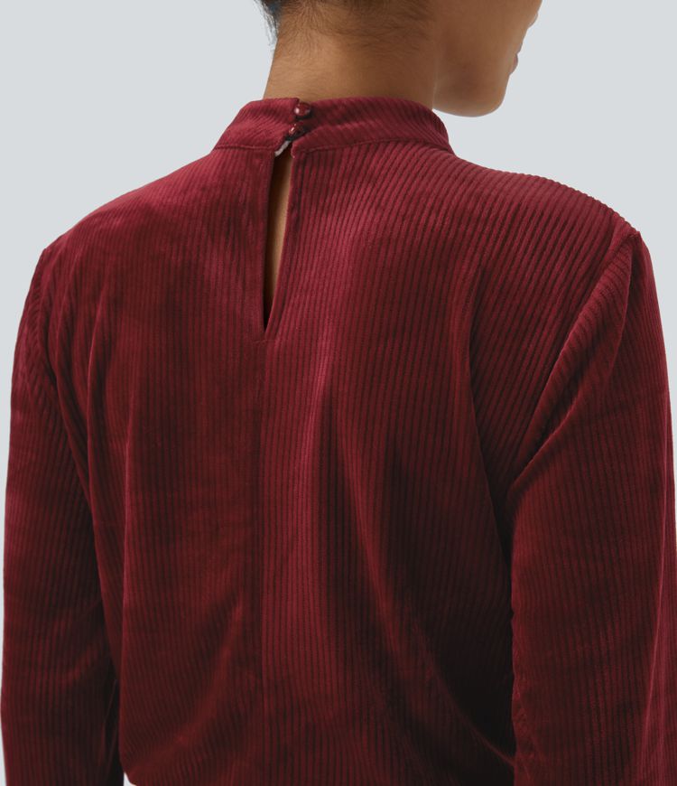 Blusa manga larga botón recortado cuello alto terciopelo acanalado