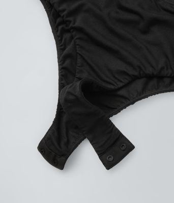Body décolleté en V dos nu avec bretelles croisées