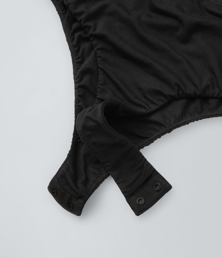 Body décolleté en V dos nu avec bretelles croisées
