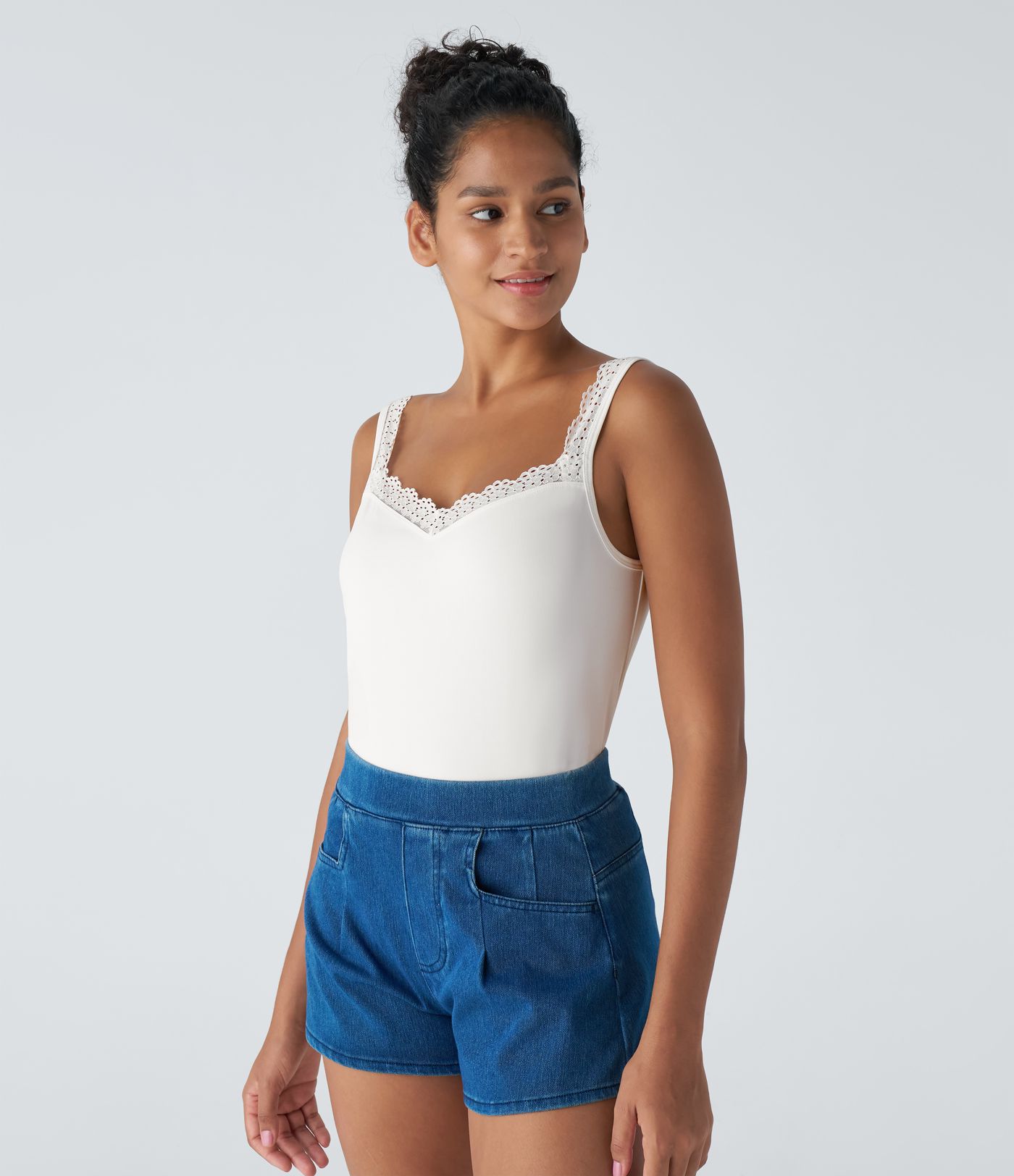 Top sin mangas básico sin espalda encaje contrastante