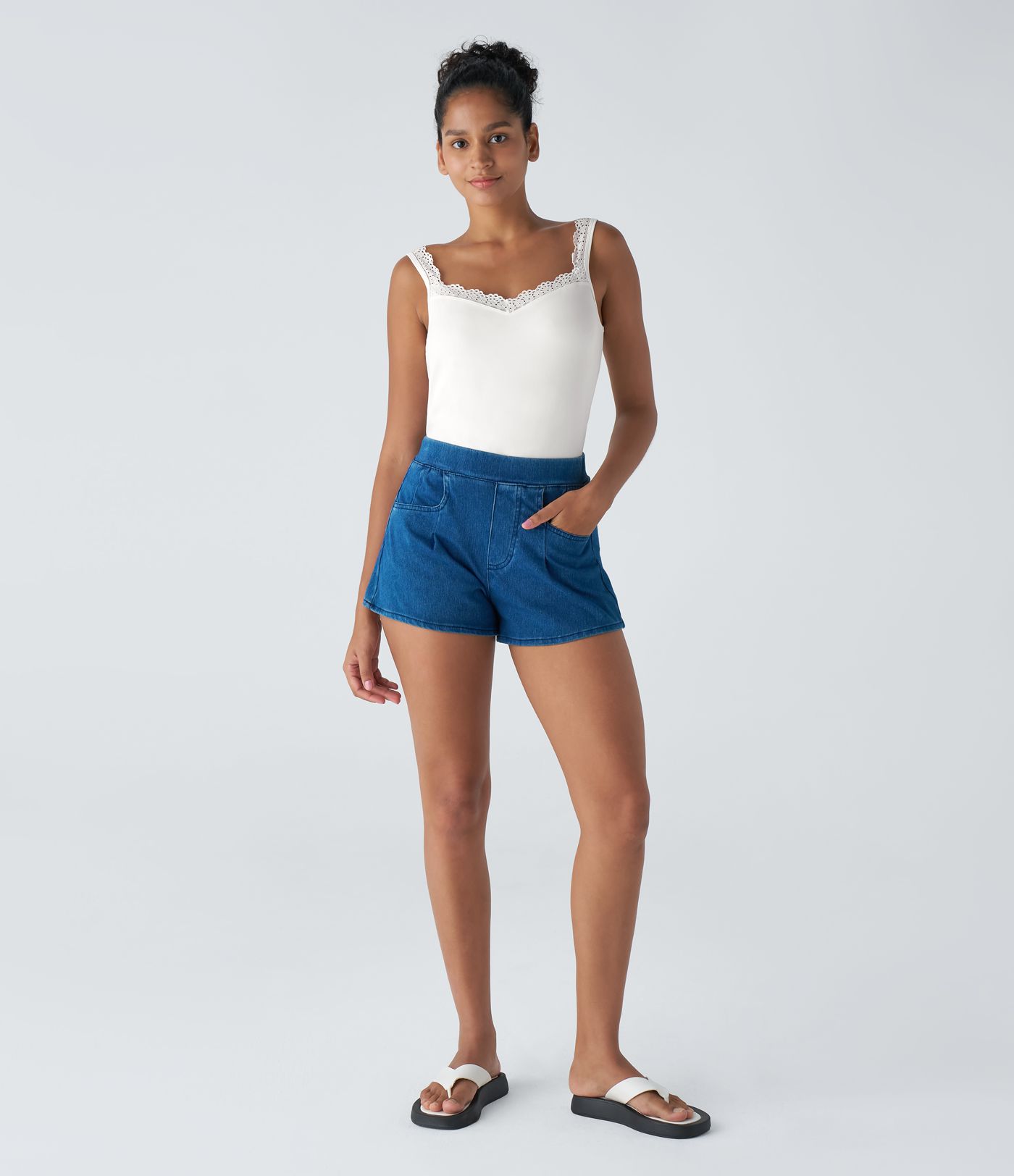 Top sin mangas básico sin espalda encaje contrastante