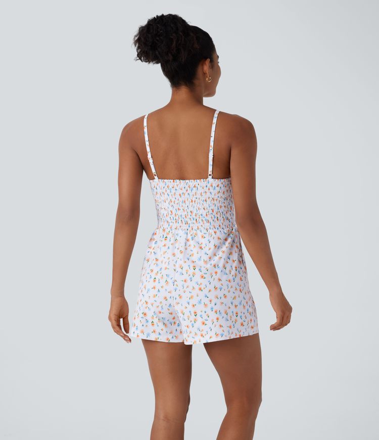 Lässiger, geraffter Jumpsuit mit Seitentaschen, verstellbaren Trägern und Blumendruck