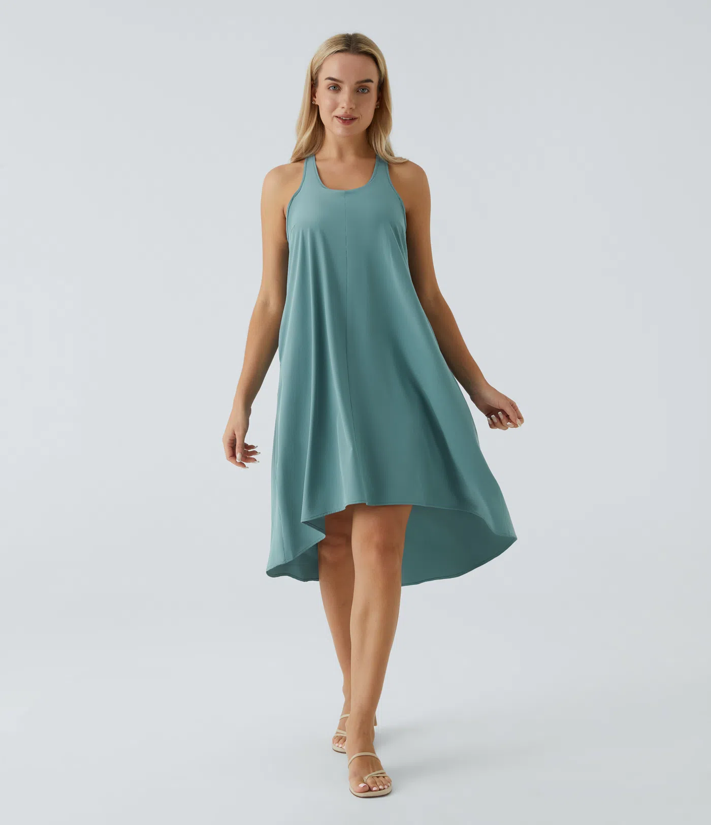 Breezeful™ - Rückenfreies, fließendes Midi-Freizeitkleid mit Seitentaschen, Racerback und High-Low-Design - A-C Cups, schnelltrocknend