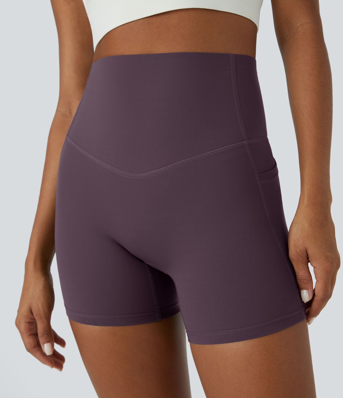 Halara UltraSculpt™ SoCinched Pantalones cortos de ciclismo de cintura alta con control de abdomen, bolsillos laterales y entrenamiento 5''