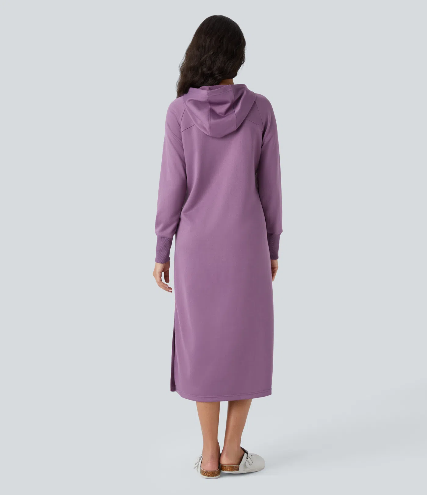 Vestido midi abertura manga larga capucha
