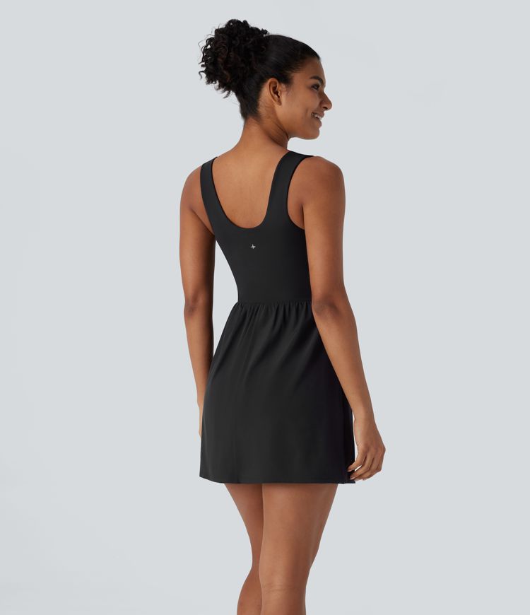 Robe de yoga courte 2-en-1 à col carré et dos nu avec poches latérales Breezeful™