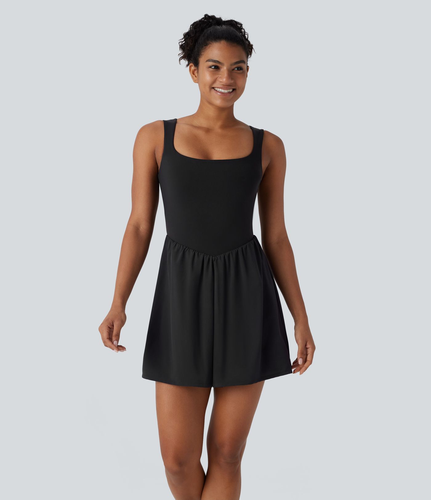 Robe de yoga courte 2-en-1 à col carré et dos nu avec poches latérales Breezeful™