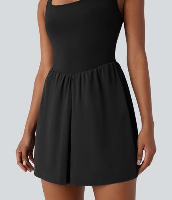 Robe de yoga courte 2-en-1 à col carré et dos nu avec poches latérales Breezeful™