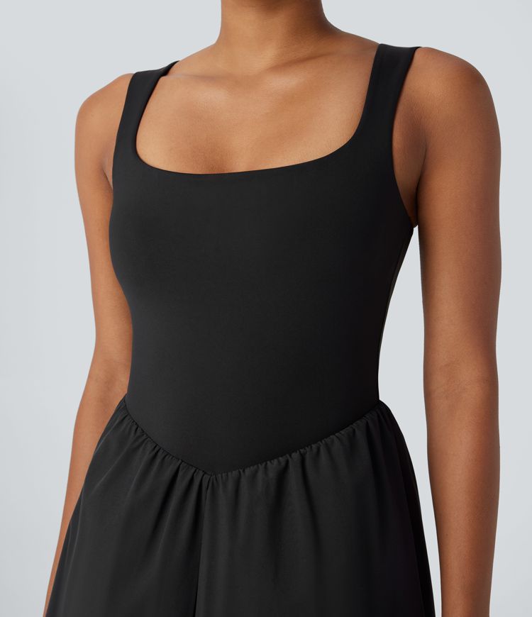 Robe de yoga courte 2-en-1 à col carré et dos nu avec poches latérales Breezeful™