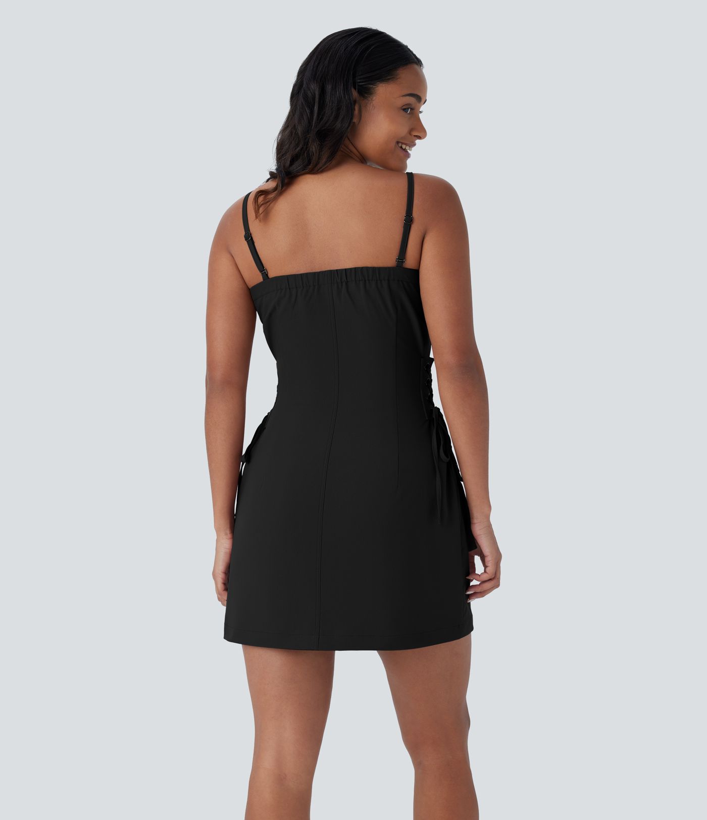 Robe cargo courte déperlante en sergé à bretelles ajustables, zips, multi-poches et laçage latéral