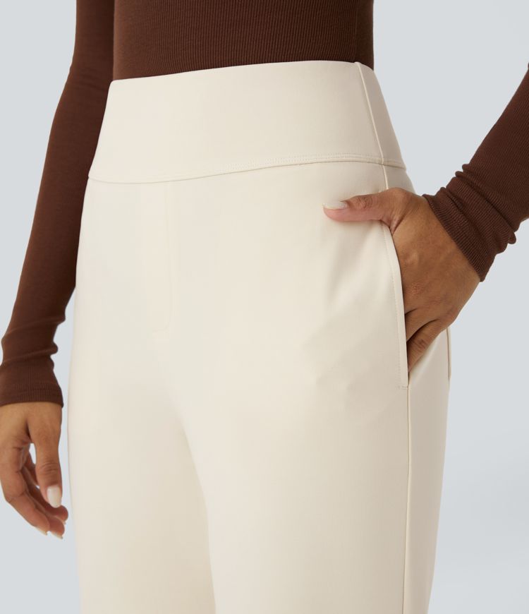 Pantalon Tailleur à taille haute avec poches multiples, fentes et coupe légèrement évasée