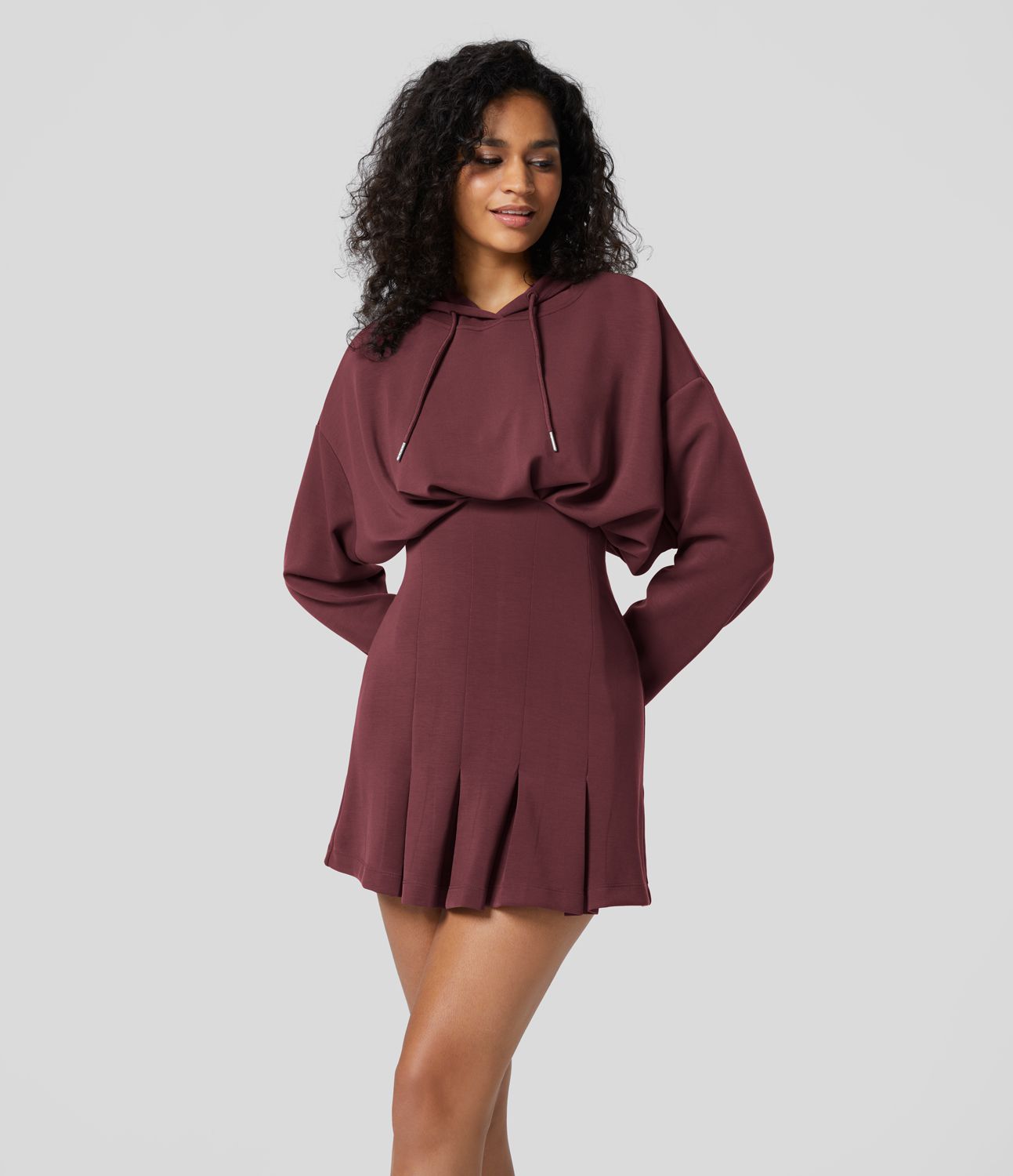 Robe hoodie décontractée SpacerTek™ mini, manches longues, épaules tombantes, effet enveloppant sur les hanches