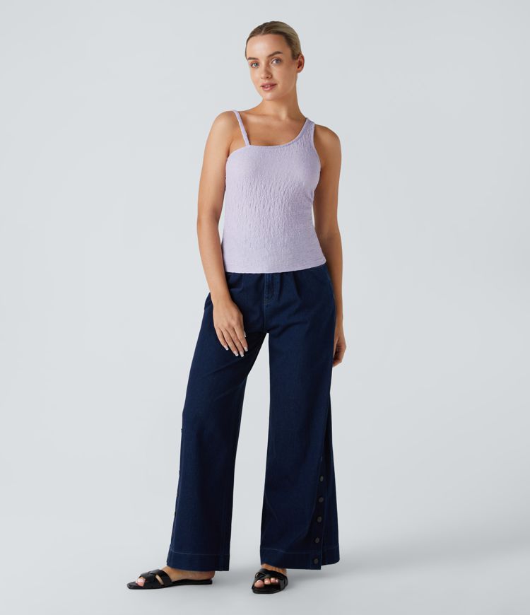 Rento tankkitoppi kapealla, strukturoidulla reunuksella ja epäsymmetrisillä olkaimilla